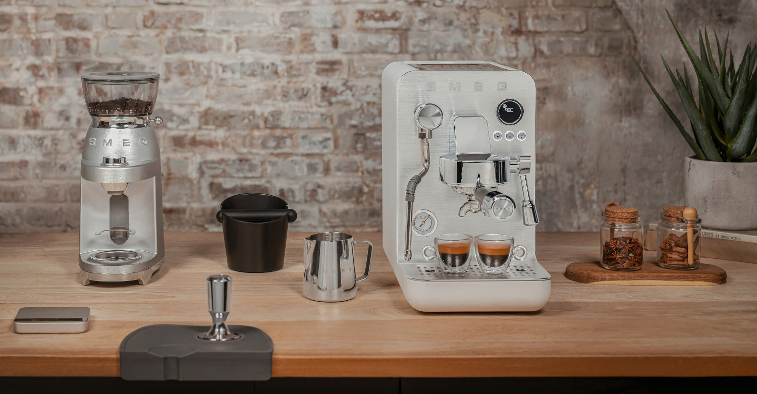 Smeg Minipro félprofesszionális kávégép - matt fehér