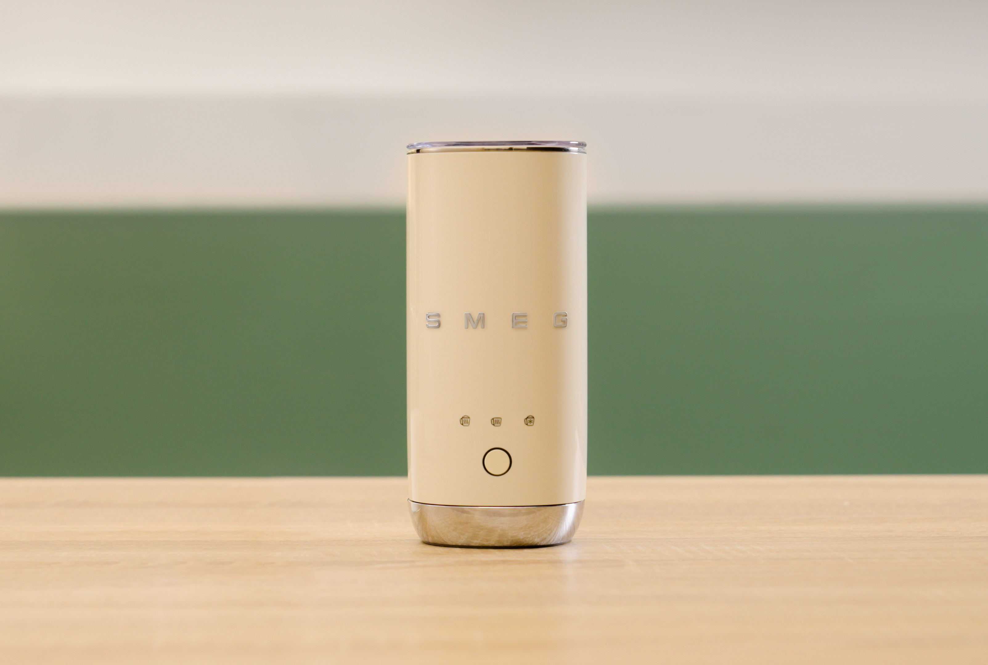 Smeg kompakt elektromos tejhabosító - kicsi, de nagyszerű!
