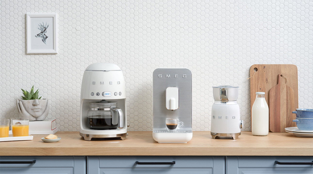 Smeg multifunkciós tejhabosító - fehér