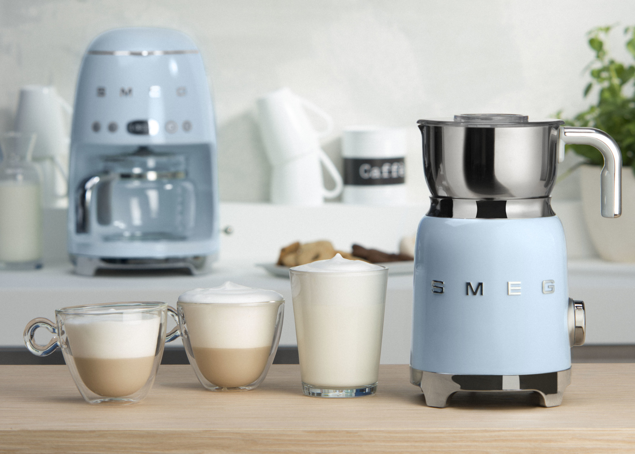 Smeg multifunkciós tejhabosító - világoskék