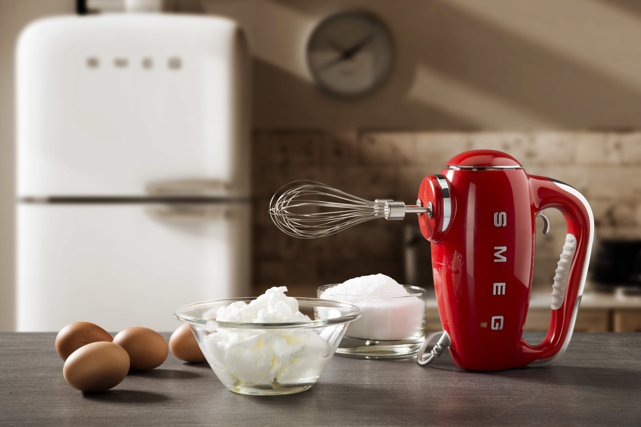Smeg kézi mixer - csúszásgátló alátéttel
