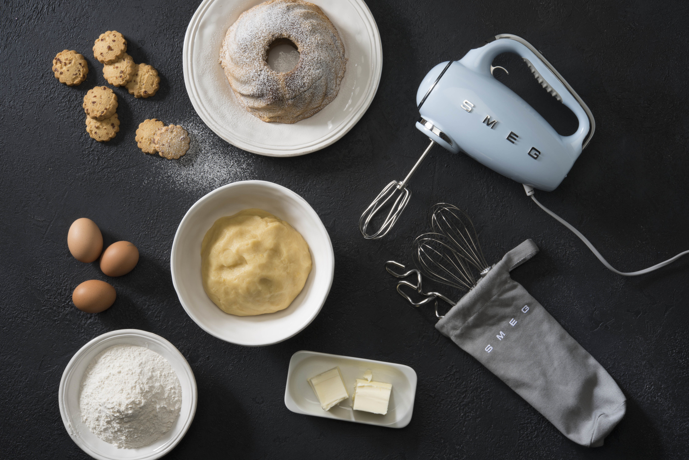 Smeg kézi mixer, tartozékok, szövethuzat tároló