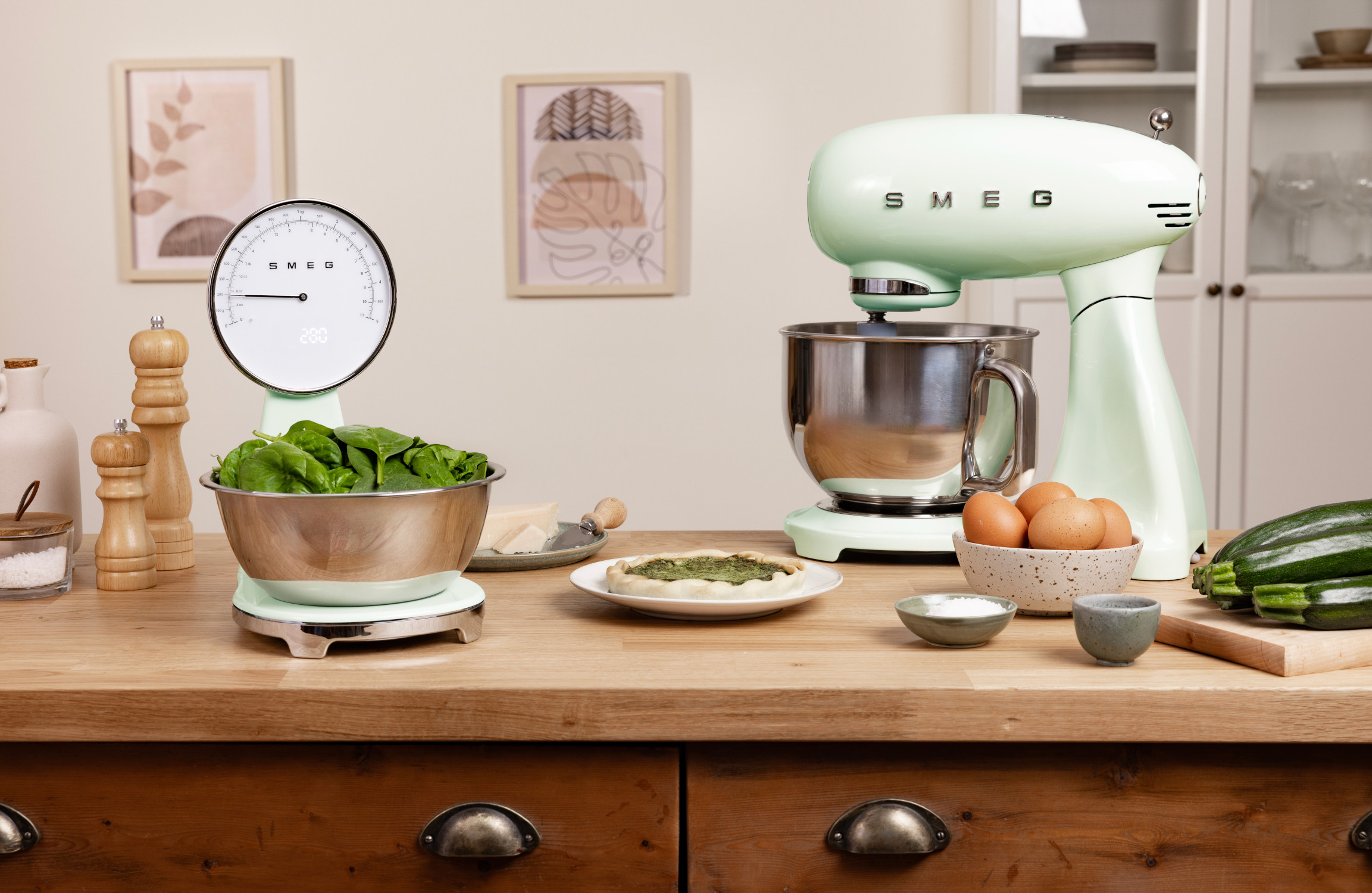 Smeg mechanikus konyhai mérleg digitális kijelzővel - világoszöld