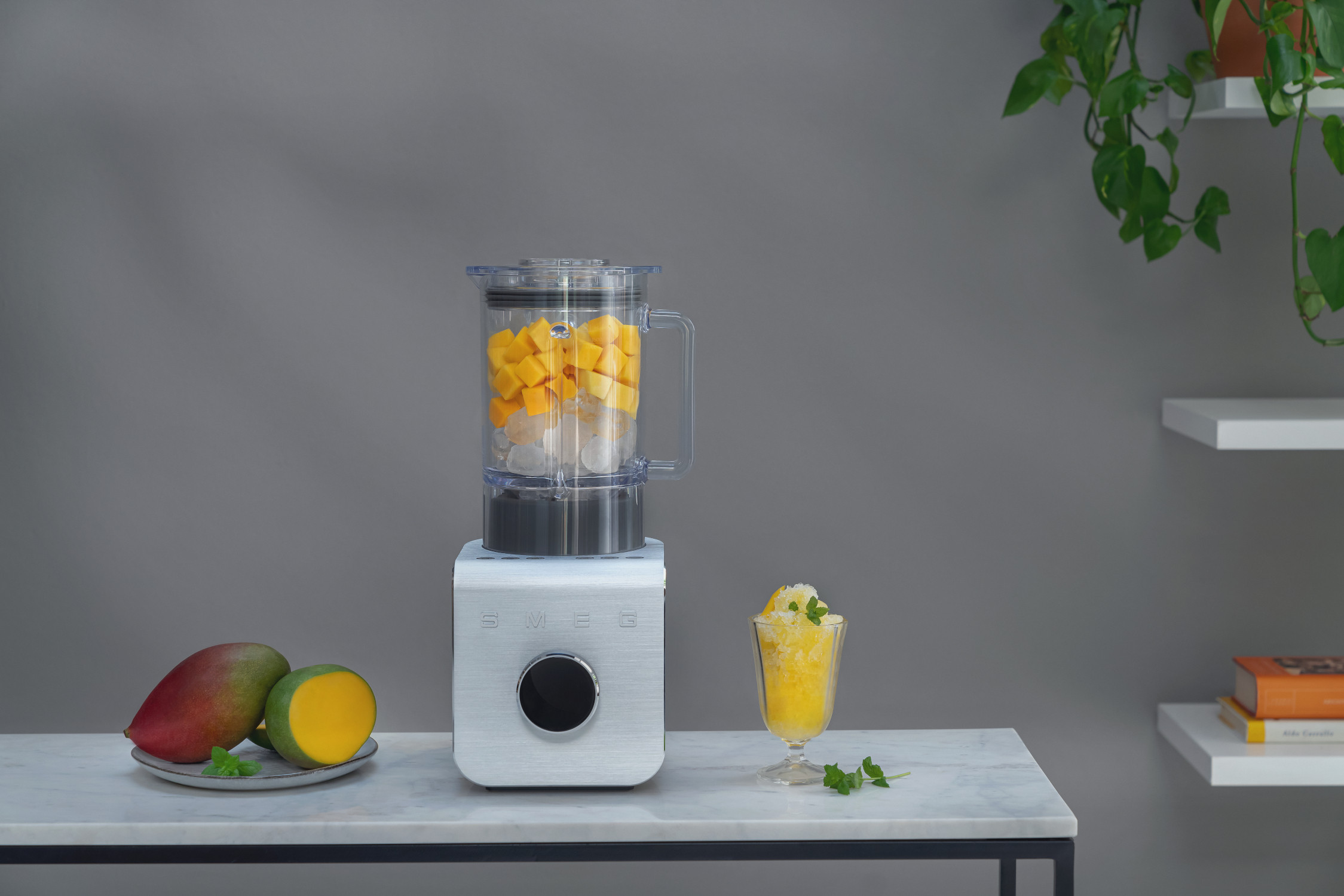 A Smeg nagy teljesítményű turmixgépe végtelen elkészítési lehetőségeket kínál 