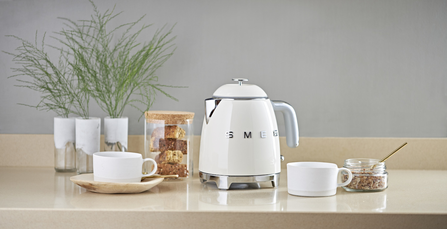 Smeg mini vízforraló - bézs