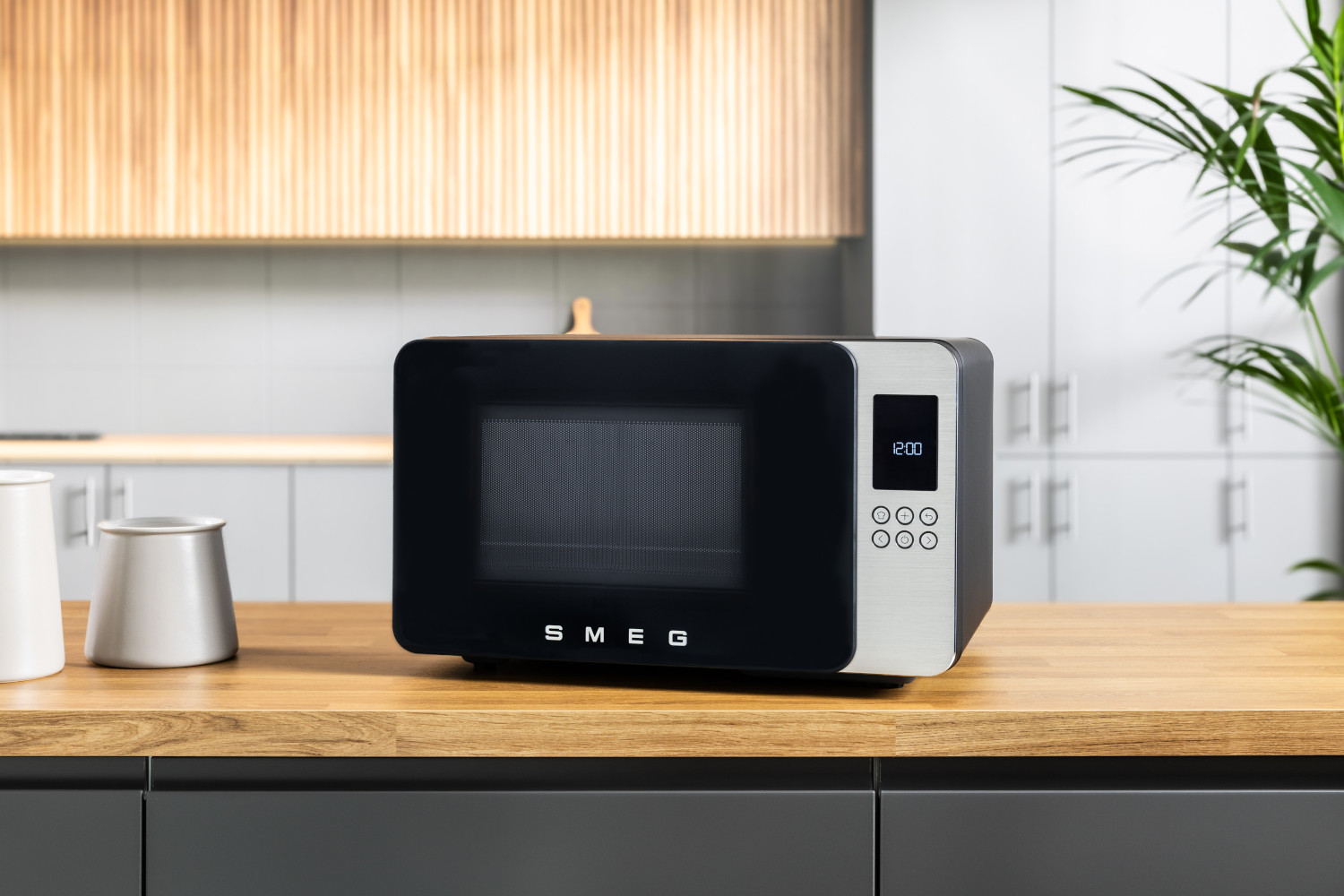 SMEG ASZTALI MIKROHULLÁMÚ SÜTŐ GRILL FUNKCIÓVAL, Collezione design, matt fekete