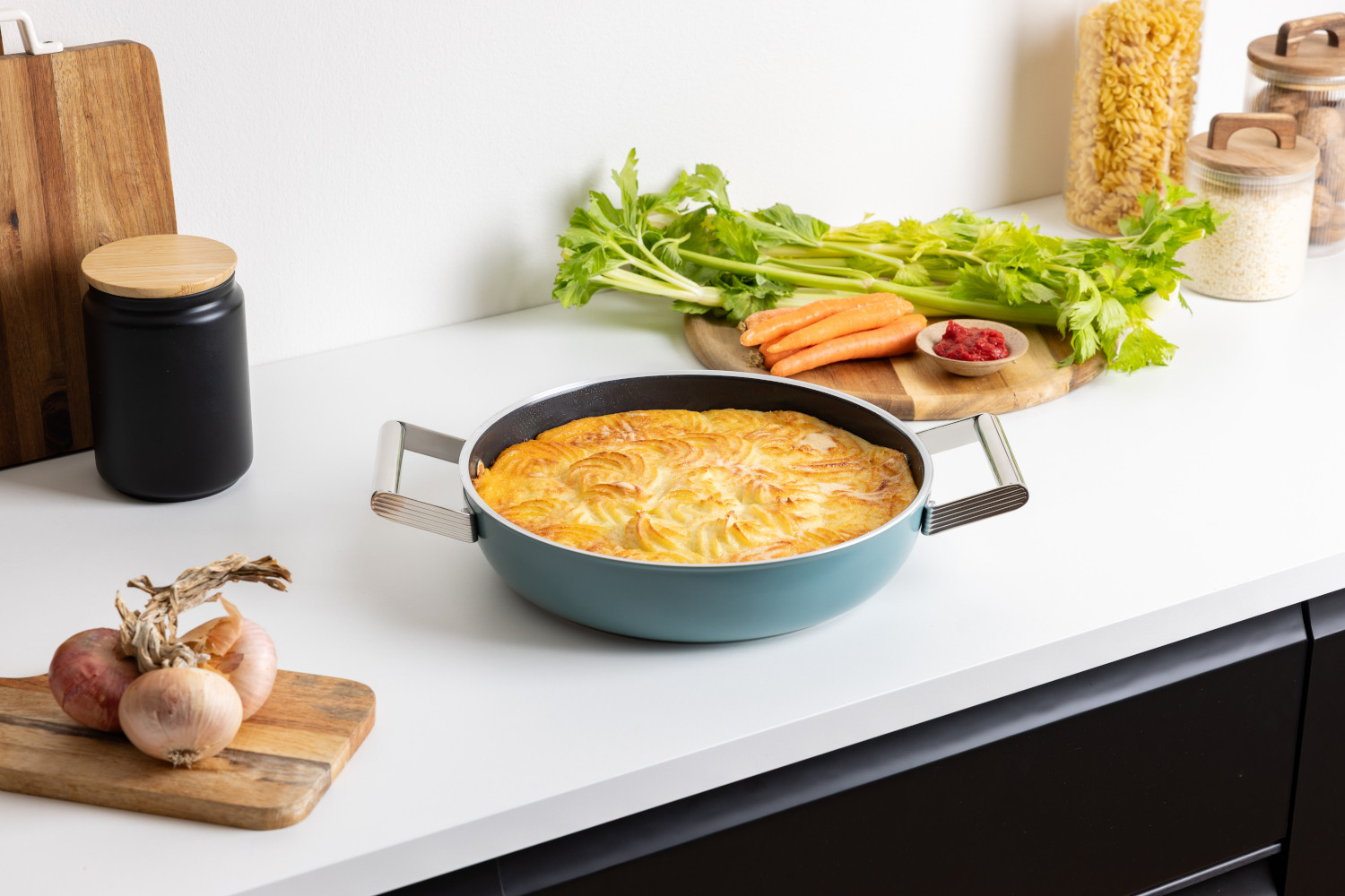 SMEG ALACSONY LÁBAS ÜVEG FEDŐVEL, 28 cm, matt smaragdzöld