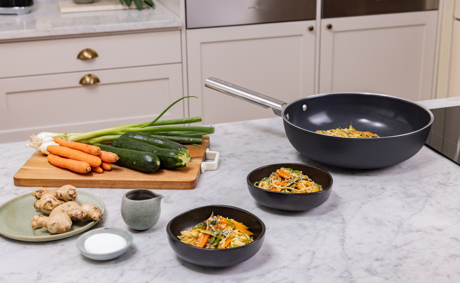 SMEG WOK SERPENYŐ, 30 cm, matt fekete