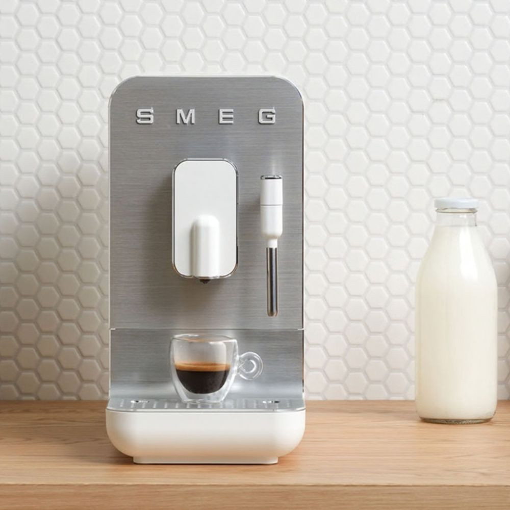 Smeg BCC12 automata kávéfőző tejhabosítóval