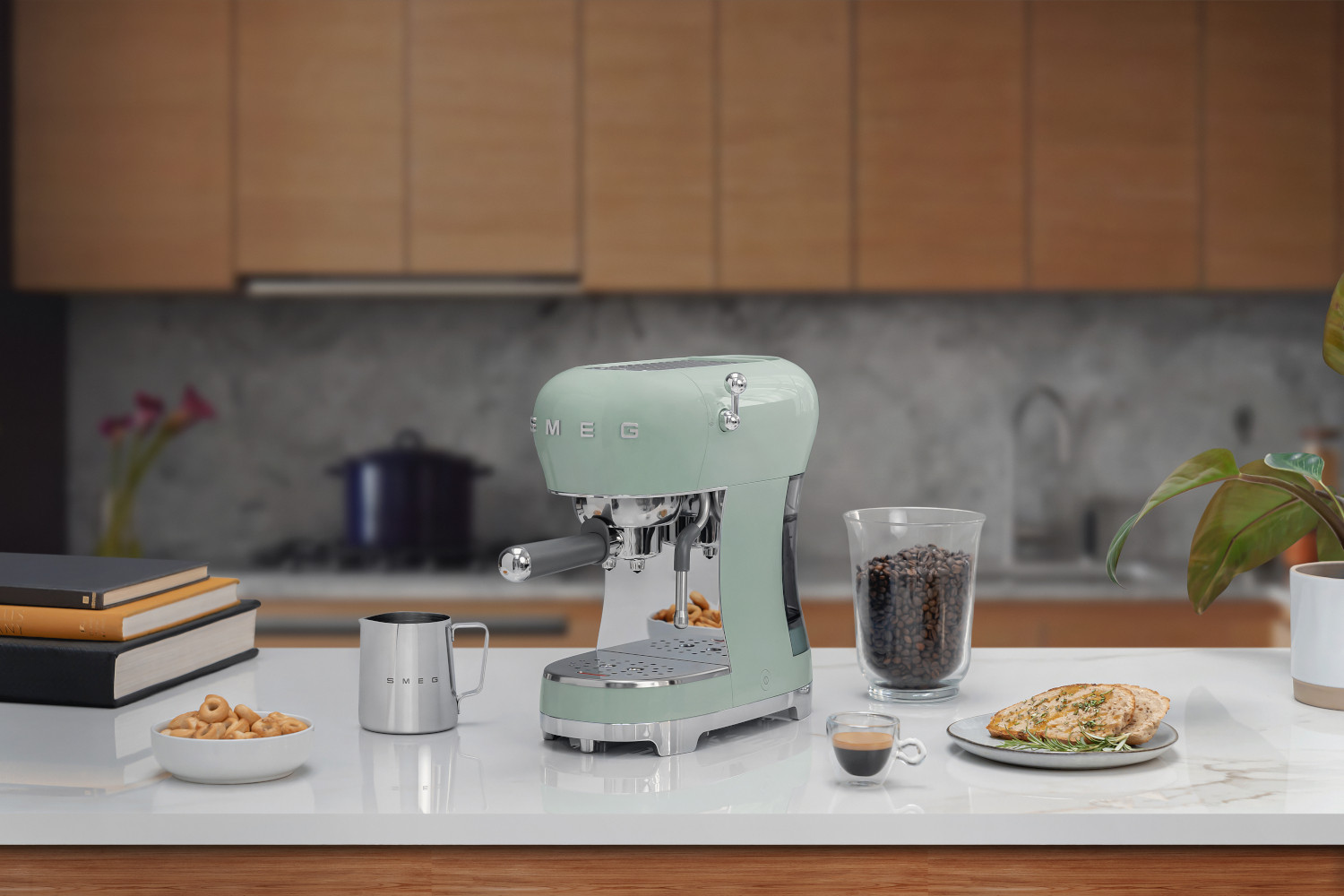 Smeg világoszöld espresso kávéfőző tejhabosítóval