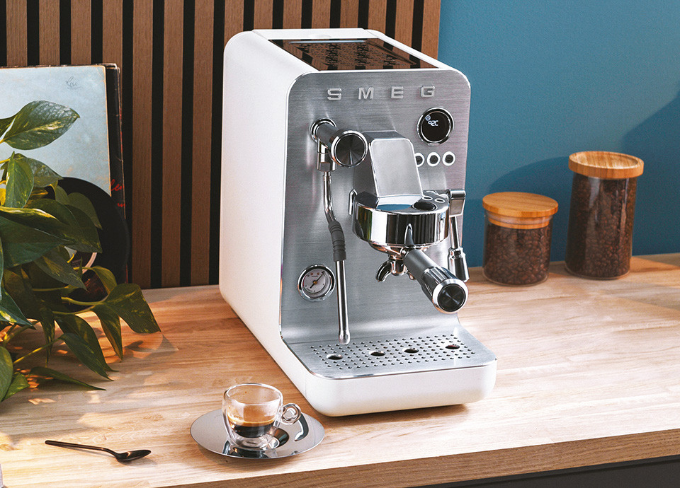 SMEG MINIPRO FÉLPROFESSZIONÁLIS KÁVÉFŐZŐ, Collezione design, matt fehér