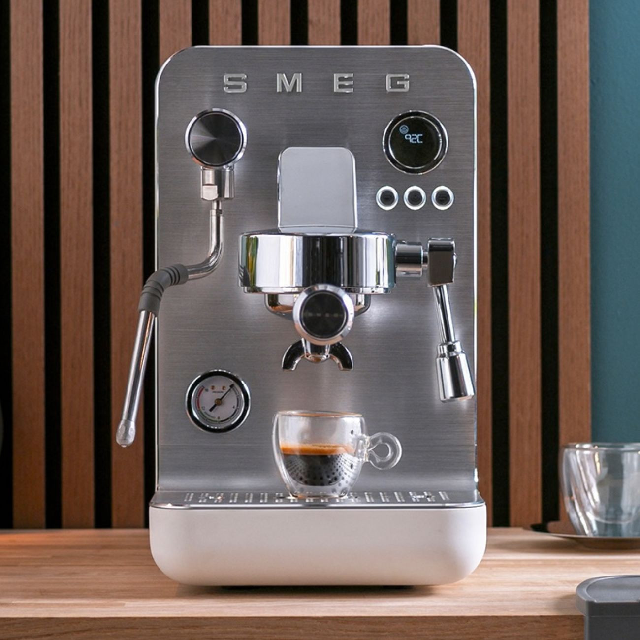 Smeg EMC02 félprofesszionális kávéfőző – Tripla thermoblock
