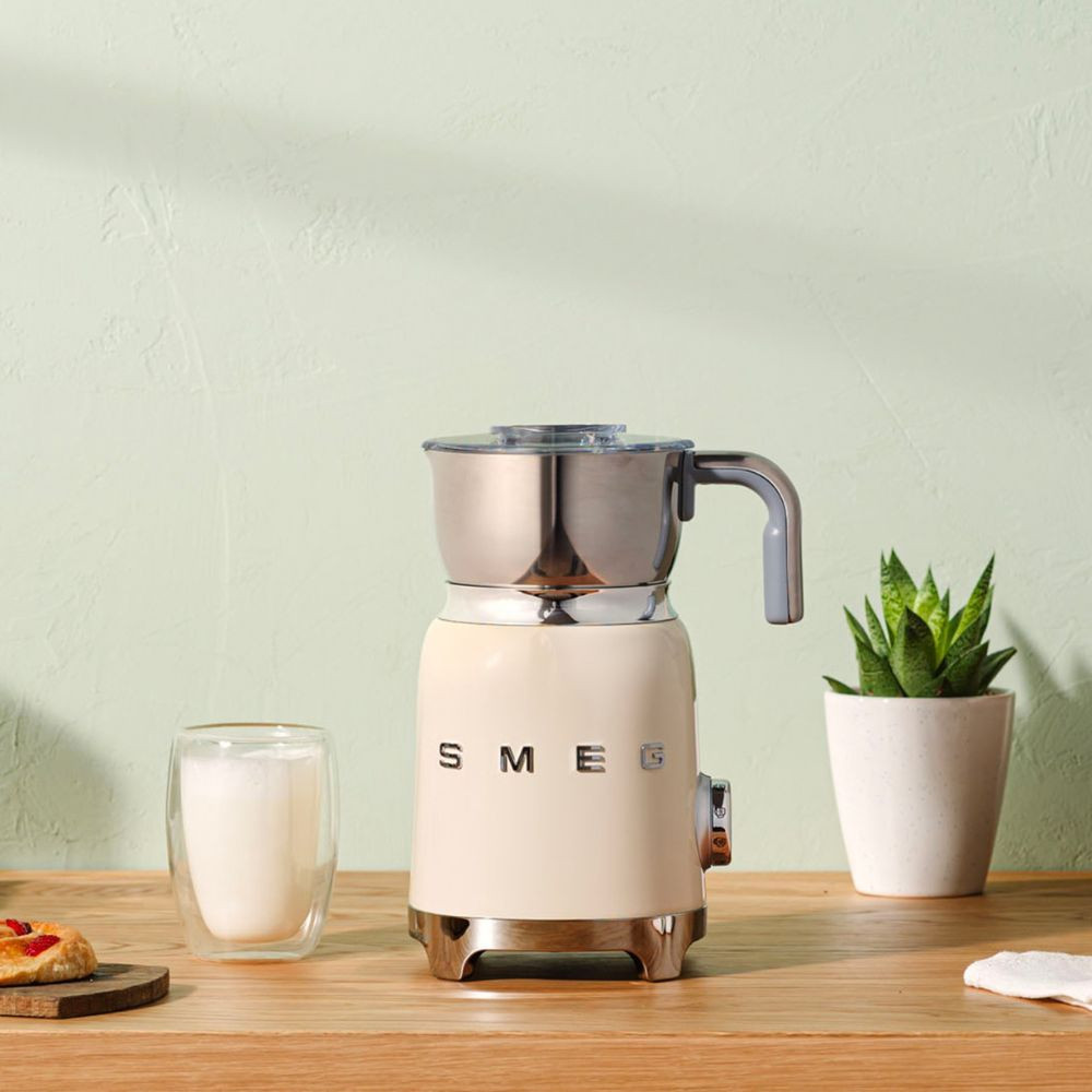 Smeg bézs multifunkcionális tejhabosító