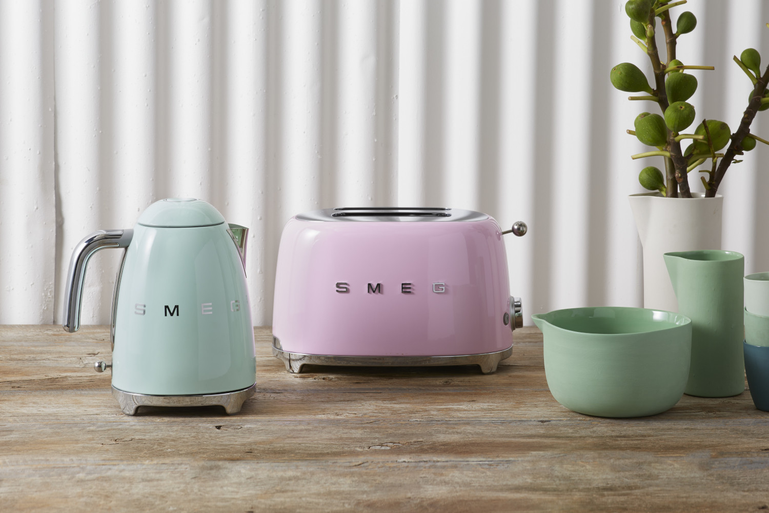 Smeg világoszöld vízforraló és rózsaszín kenyérpirító