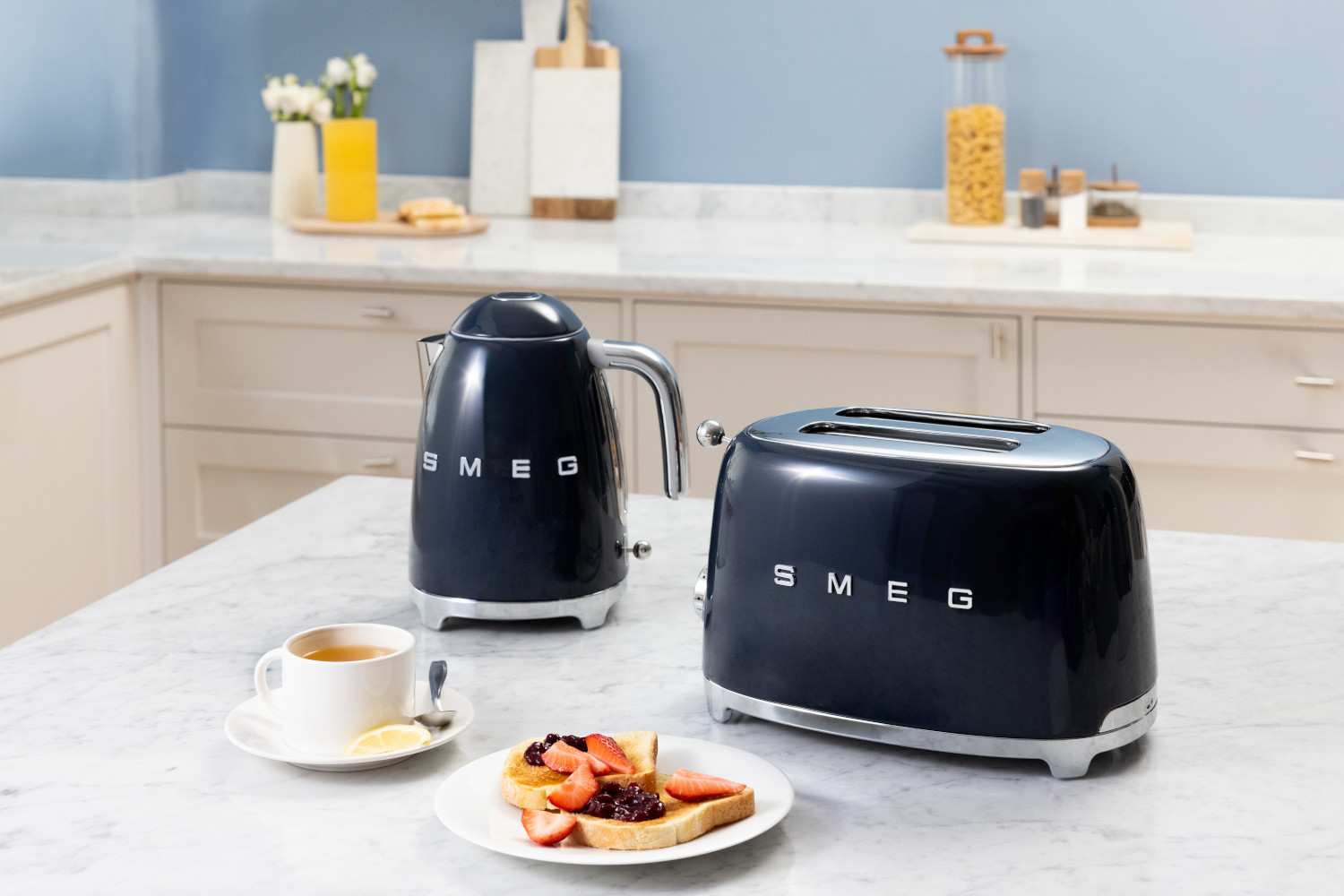 Smeg tengerészkék kenyérpirító és vízforraló