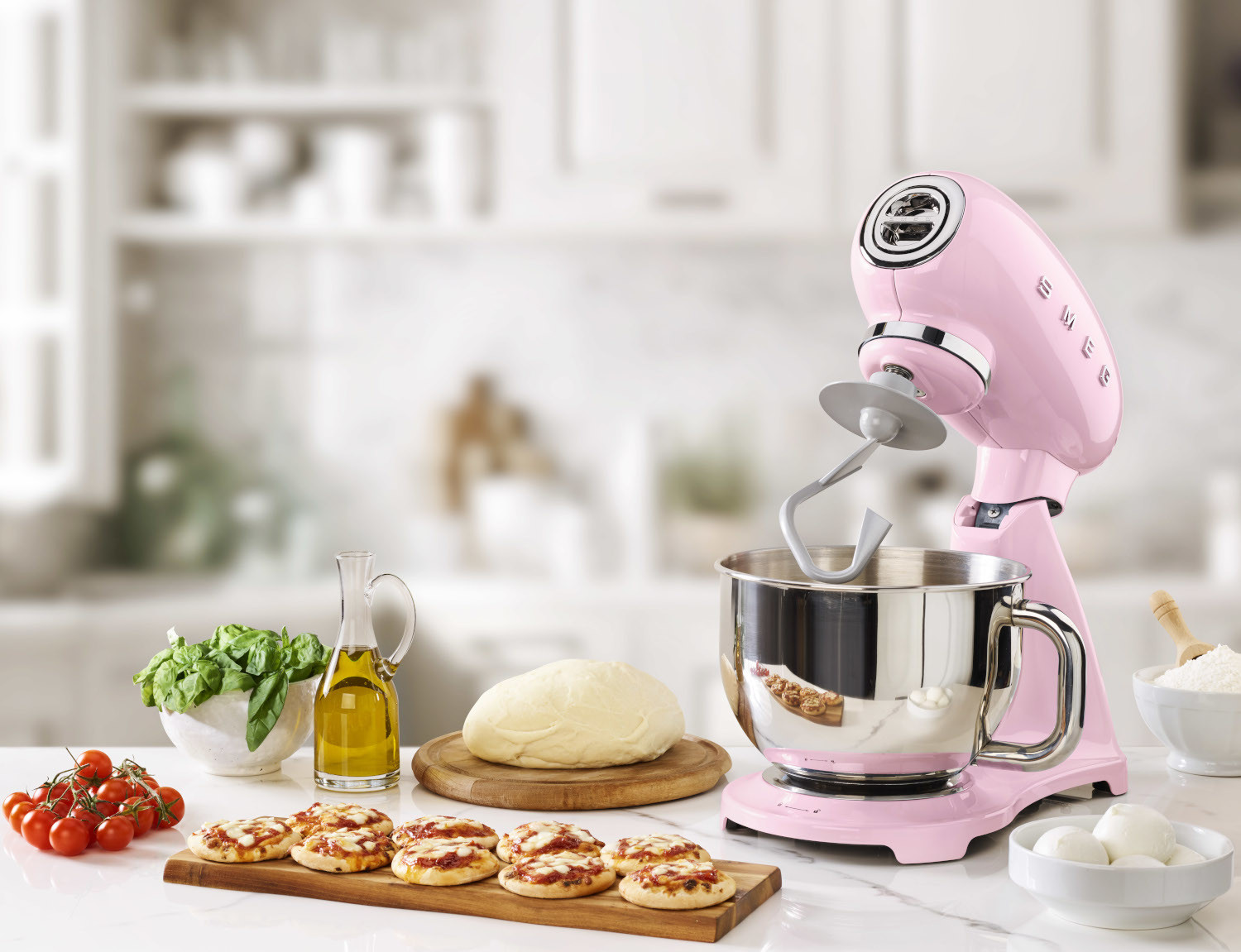 Smeg rózsaszín konyhai robotgép