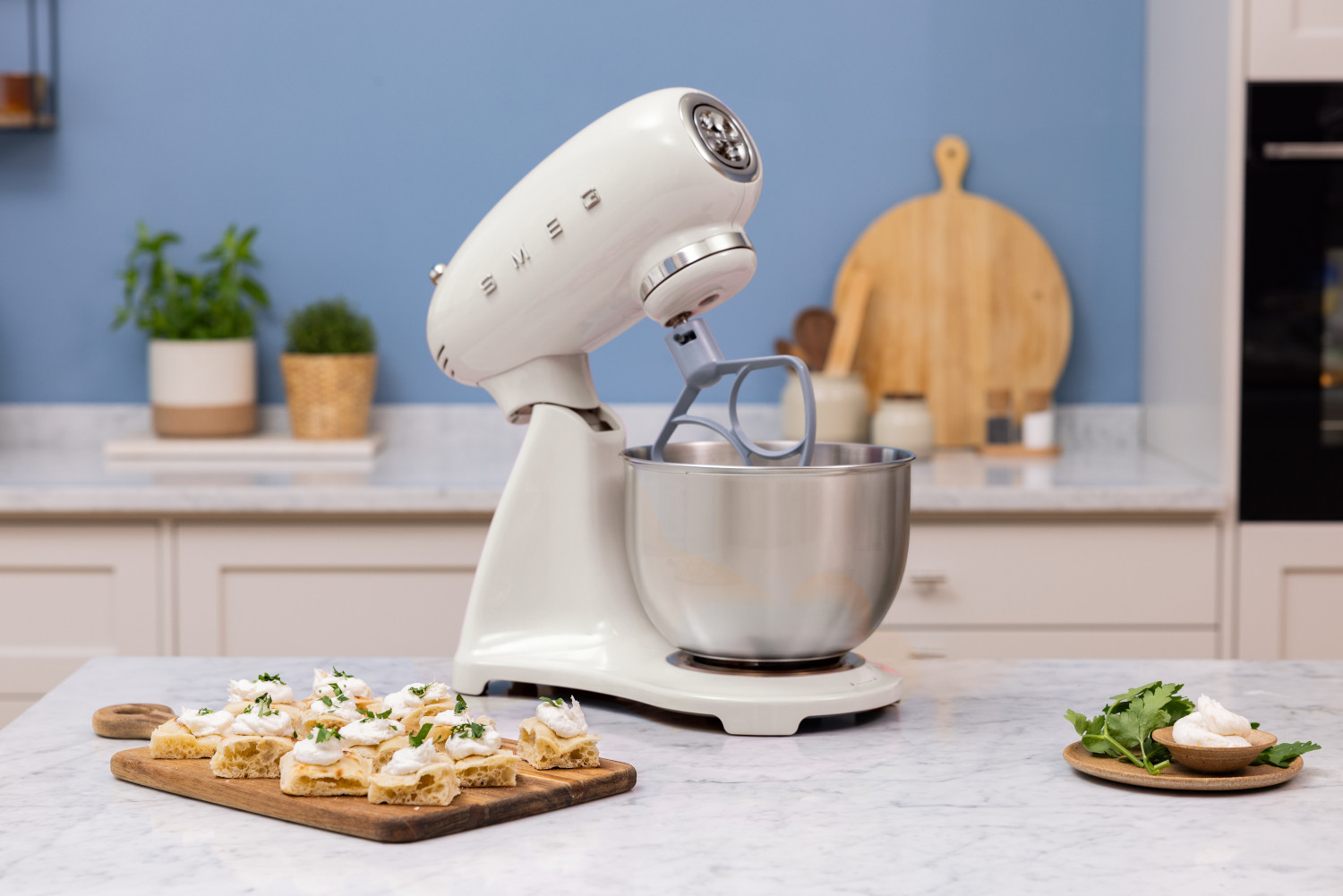 Smeg teljesen színes bézs konyhai robotgép