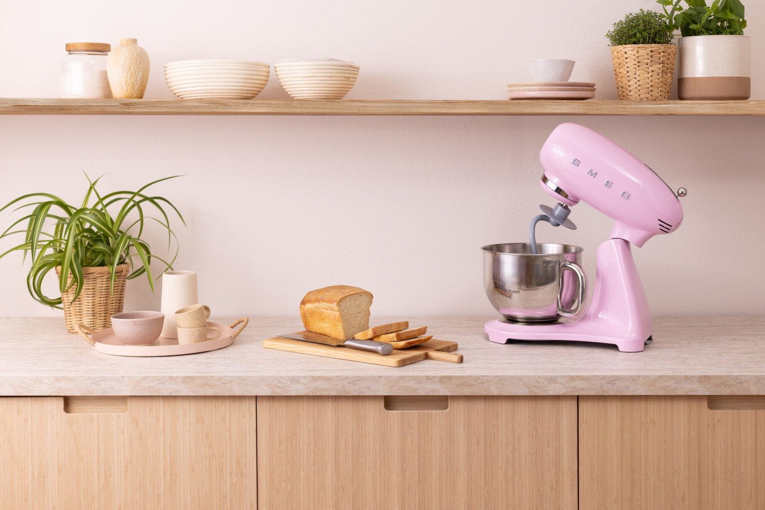 Smeg teljesen színes rózsaszín konyhai robotgép