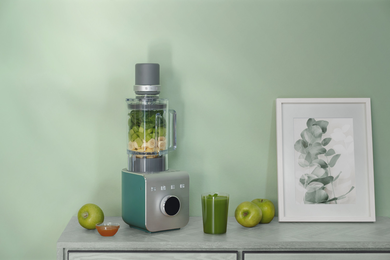 SMEG NAGY TELJESÍTMÉNYŰ VÁKUUMOS TURMIXGÉP, Collezione design, matt smaragdzöld
