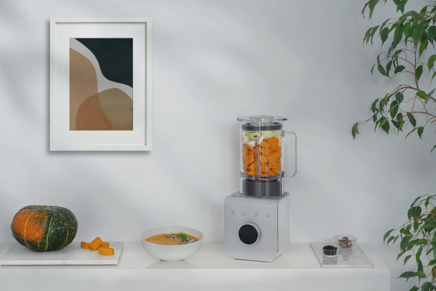 SMEG NAGY TELJESÍTMÉNYŰ VÁKUUMOS TURMIXGÉP, Collezione design, matt fehér