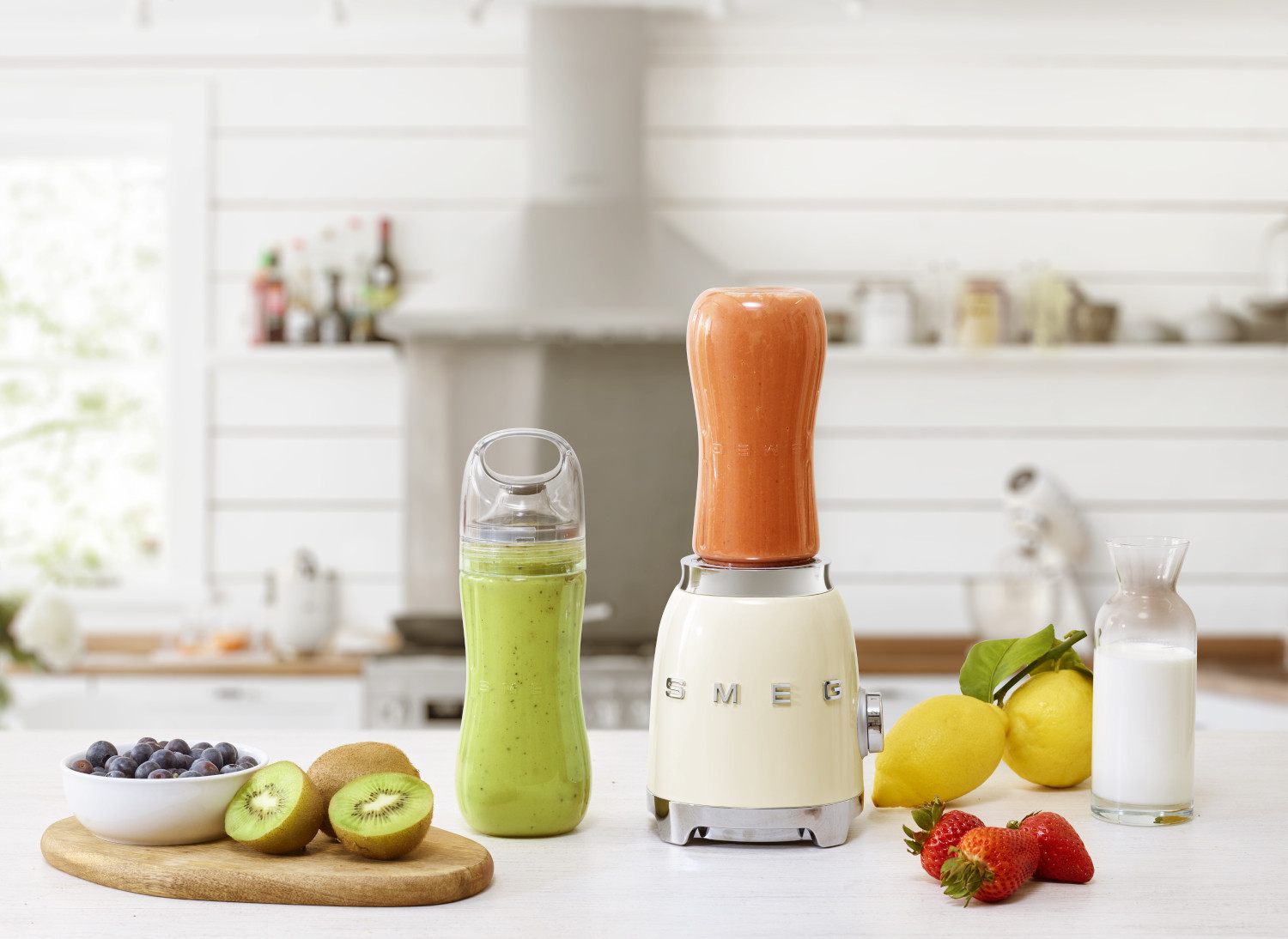 SMEG KOMPAKT TURMIXGÉP EXTRA PALACKKAL, 50-es évek retro design, bézs