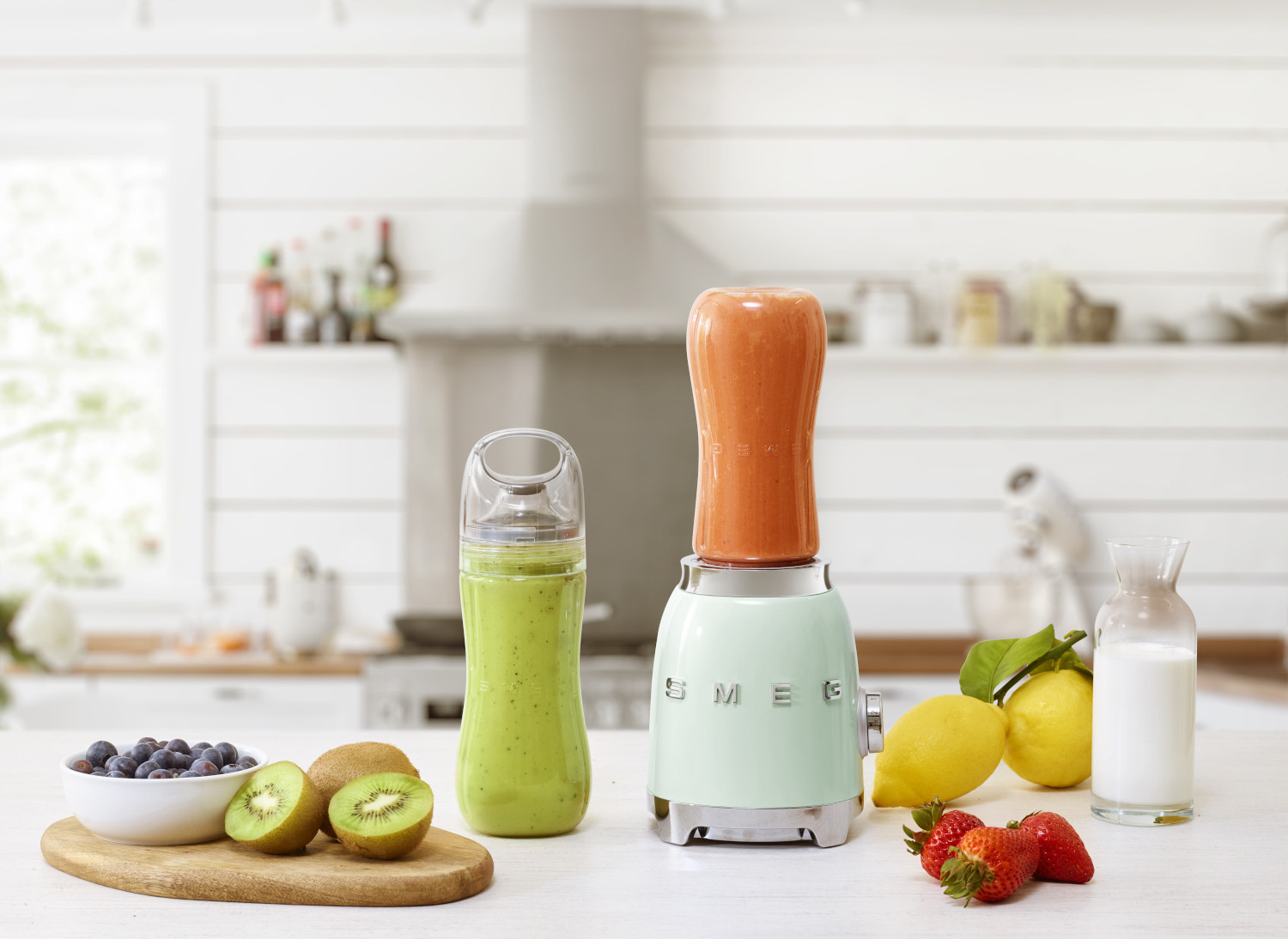 SMEG KOMPAKT TURMIXGÉP EXTRA PALACKKAL, 50-es évek retro design, világoszöld