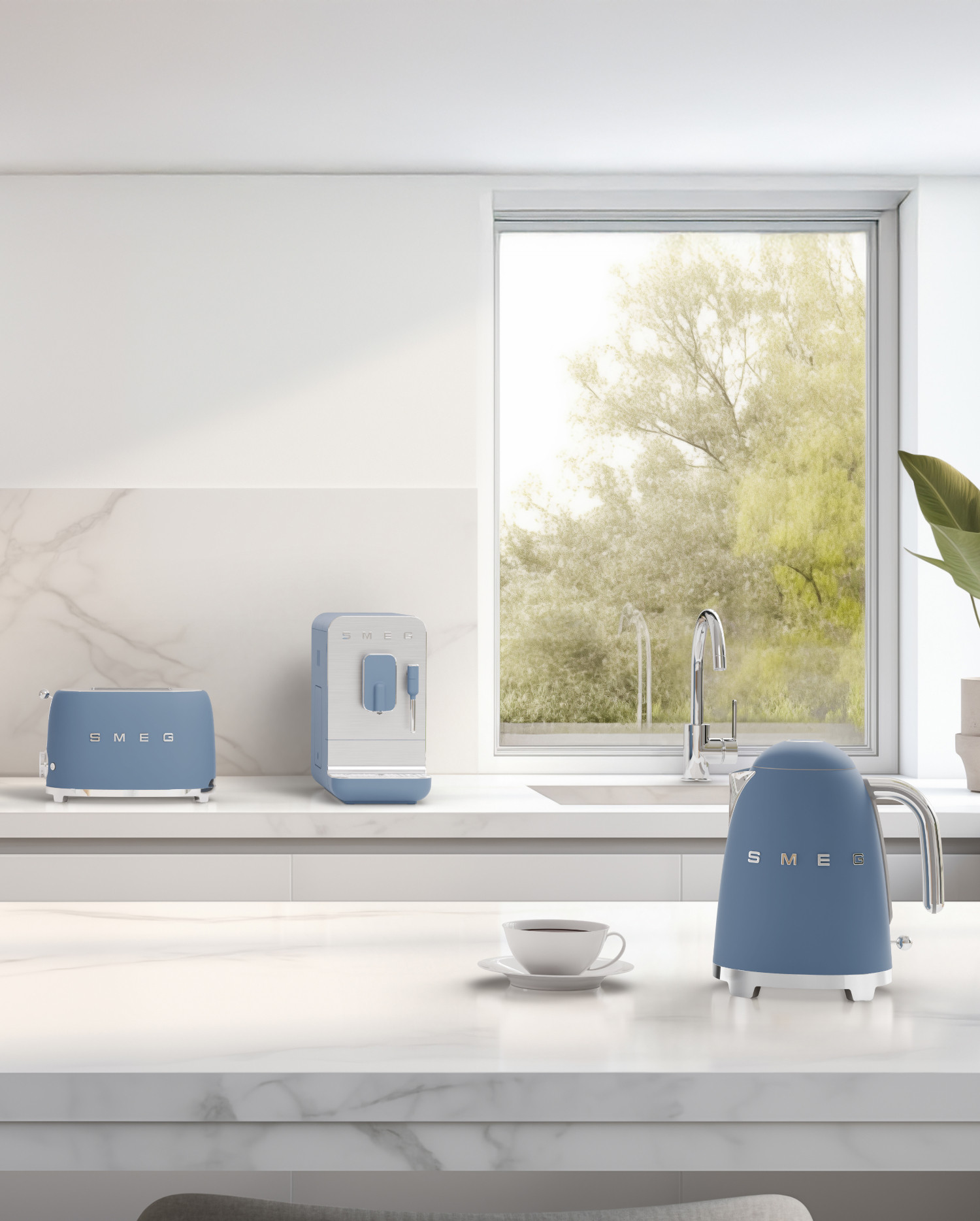 Smeg matt viharkék kenyérpirító, BCC12 automata kávéfőző és vízforraló