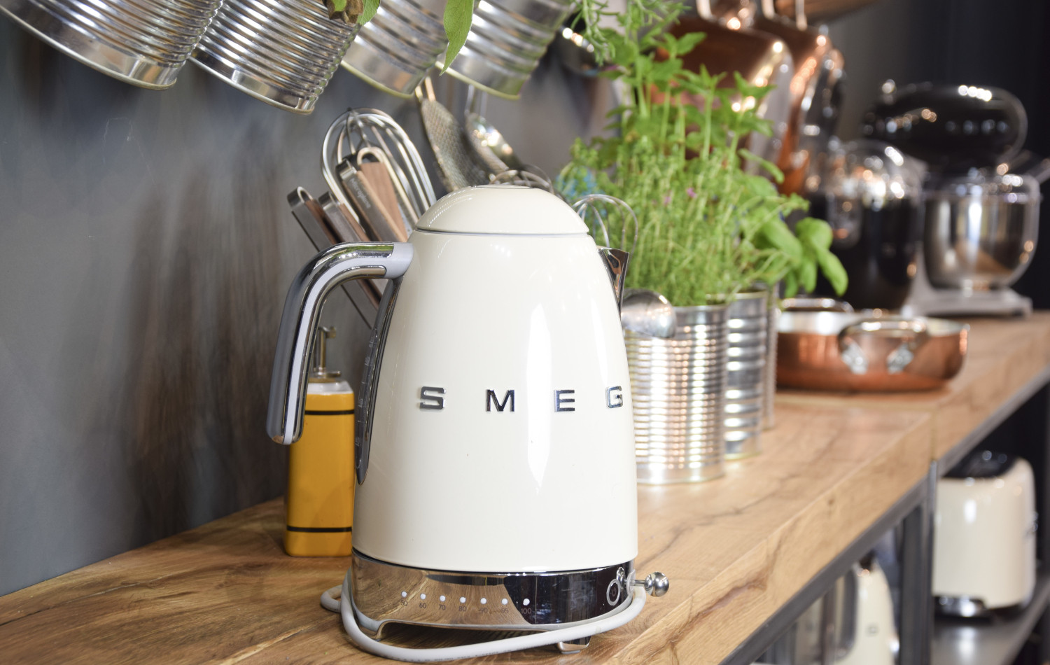 Smeg bézs vízforraló állítható vízhőfokkal