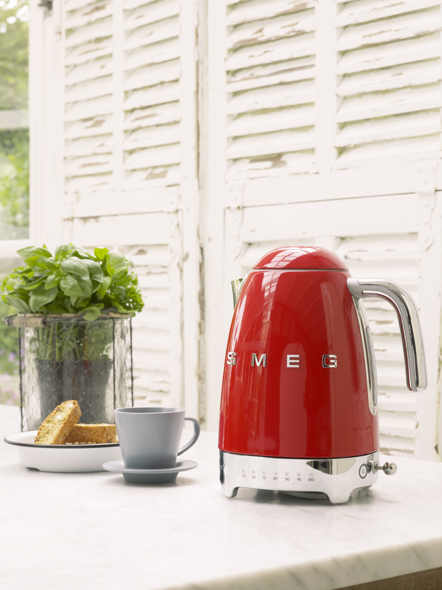 Smeg piros vízforraló állítható vízhőfokkal