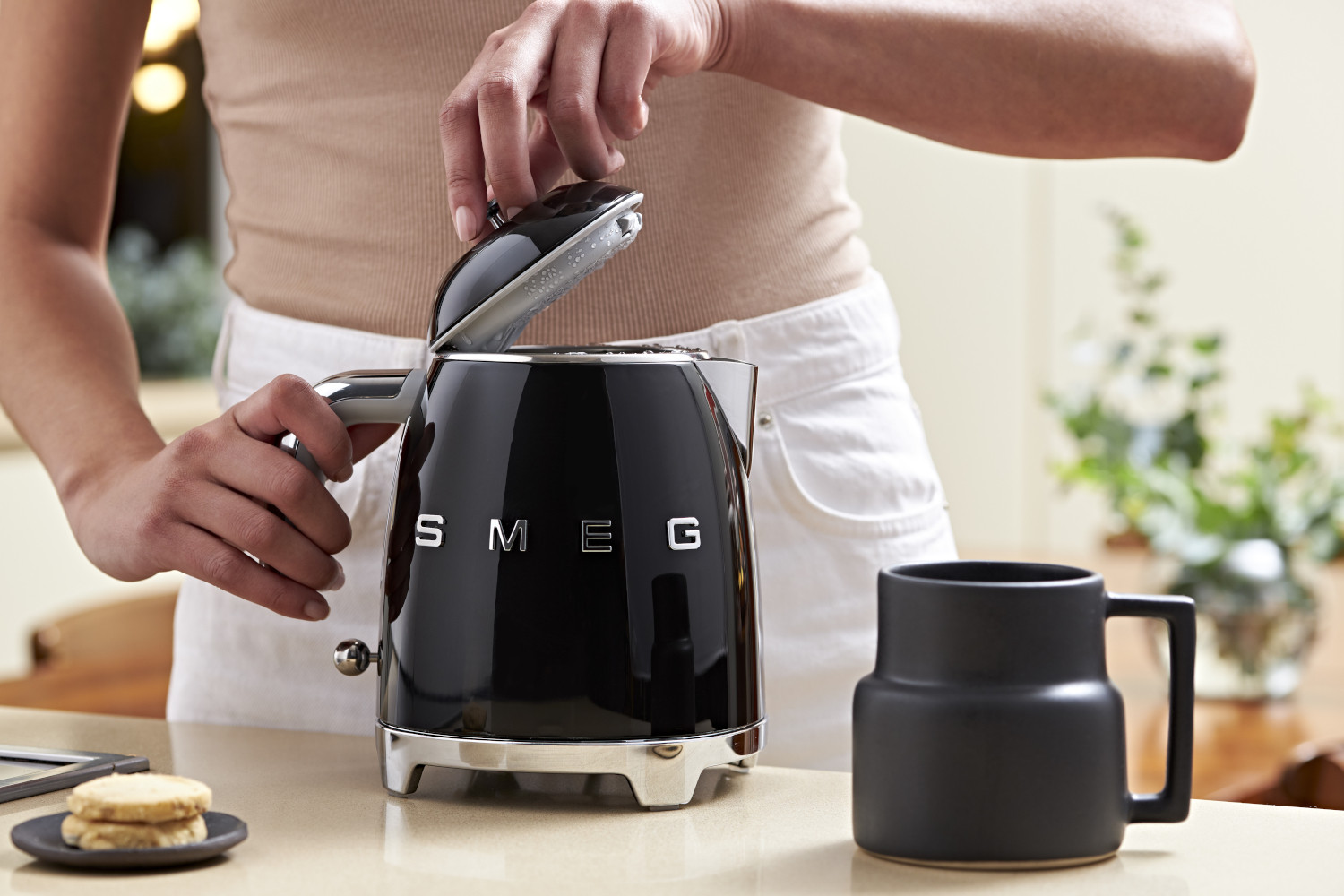Smeg fekete mini vízforraló