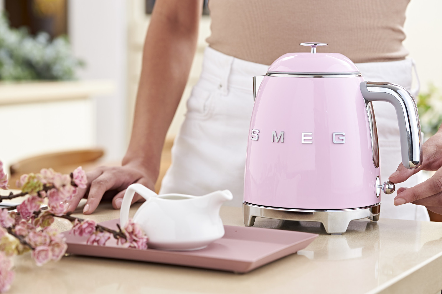 Smeg rózsaszín mini vízforraló