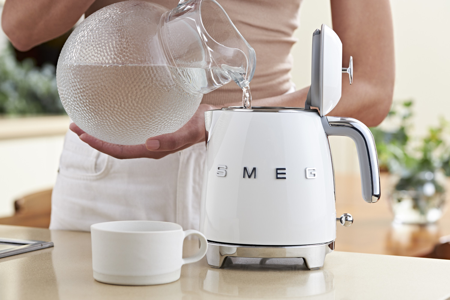 Smeg fehér mini vízforraló