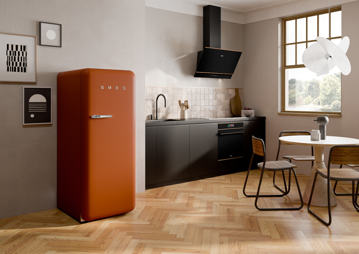 SMEG FAB28 Egyajtós hűtőszekrény, felül fagyasztórekesszel, jobbos - 50-es évek retro design, matt borostyán