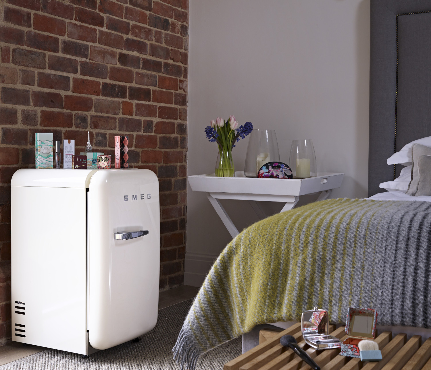 SMEG FAB5 Minibár hűtő, jobbos - 50-es évek retro design, bézs