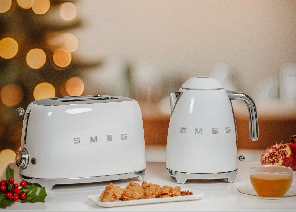 Smeg fehér reggeliző szett